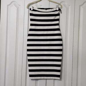 Express Black & White Bodycon Dress – Size 6 – Bold Stripes + Exposed Zipper